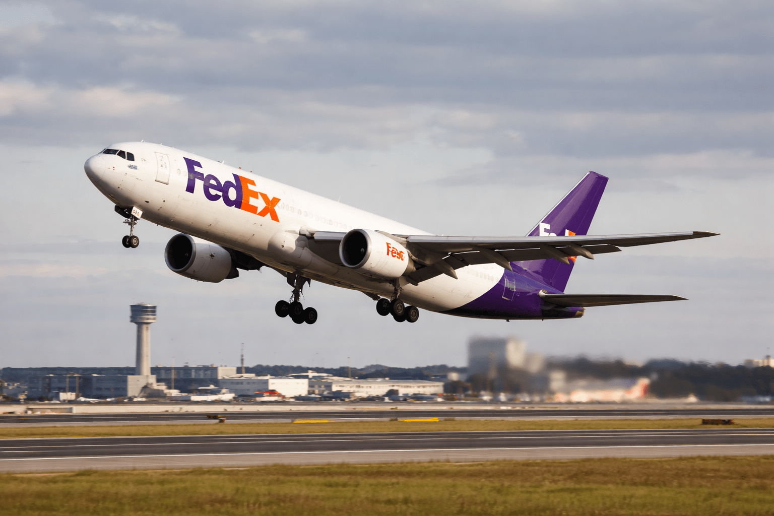 FedEx stock price analysis ahead of earnings: buy or sell?